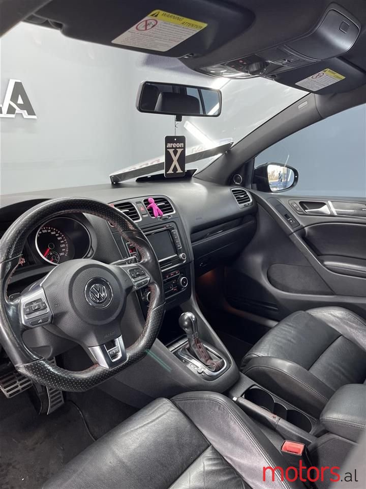 2011' Volkswagen Golf photo #3