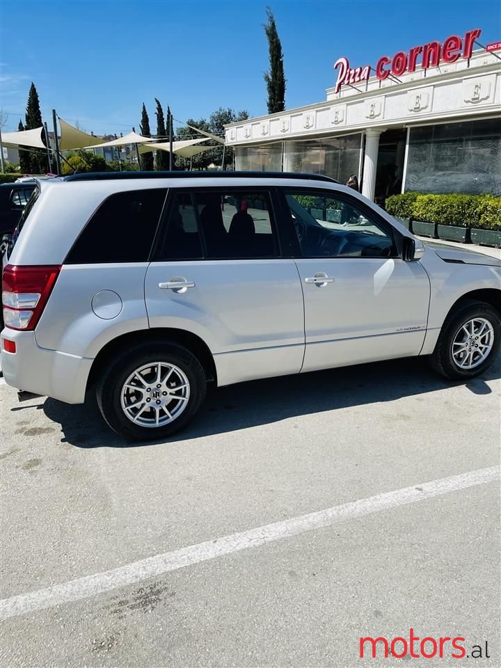 2010' Suzuki Grand Vitara photo #5