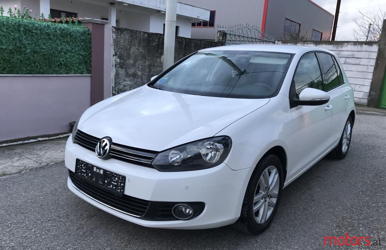 2009' Volkswagen Golf photo #1