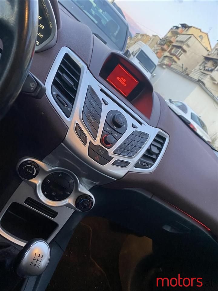 2010' Ford Fiesta photo #6