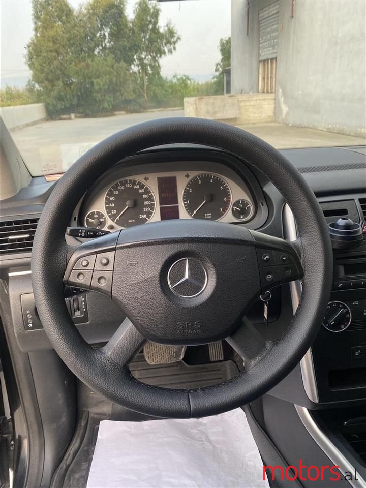 2010' Mercedes-Benz B 180 photo #6