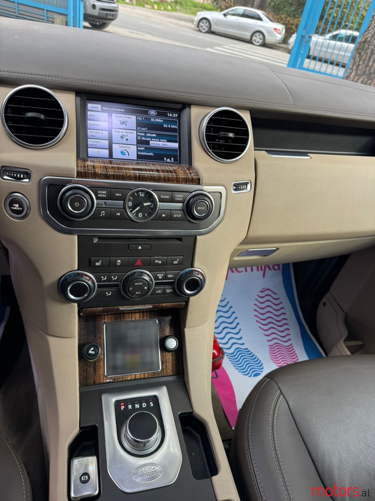 2013' Land Rover Discovery photo #3