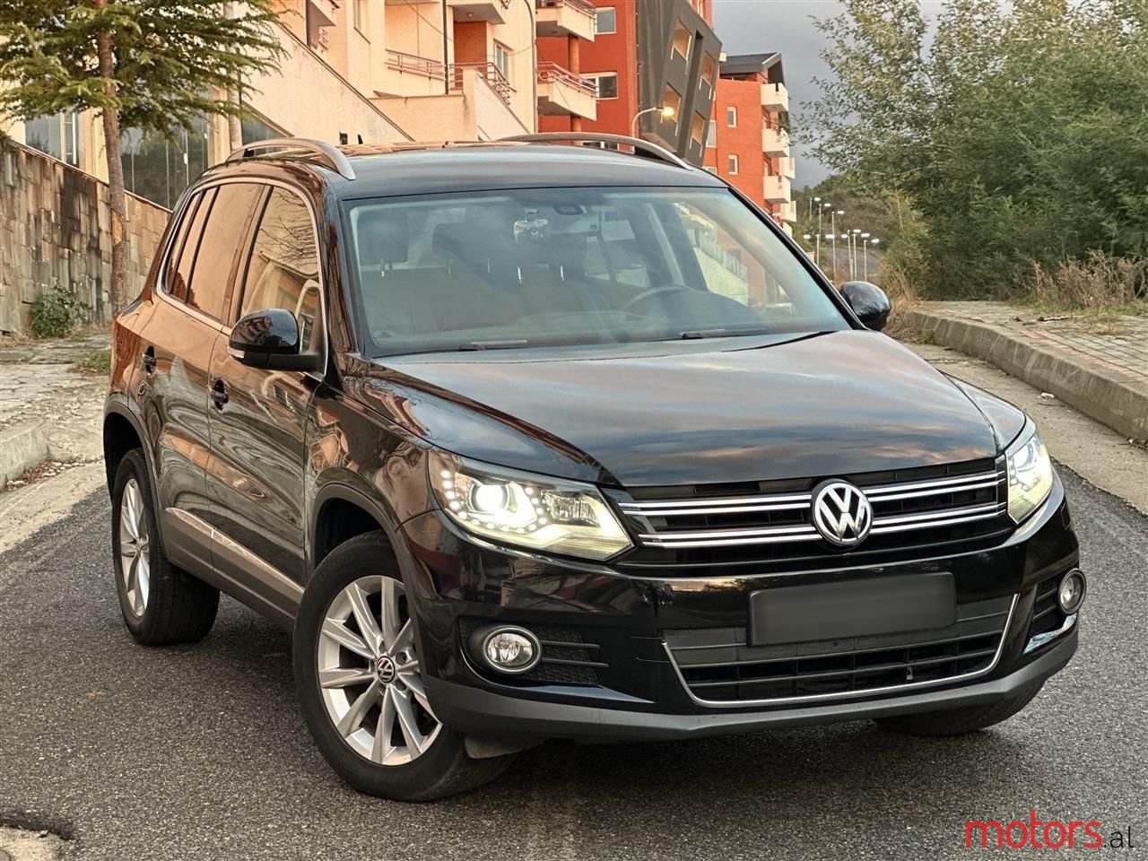2012' Volkswagen Tiguan photo #1