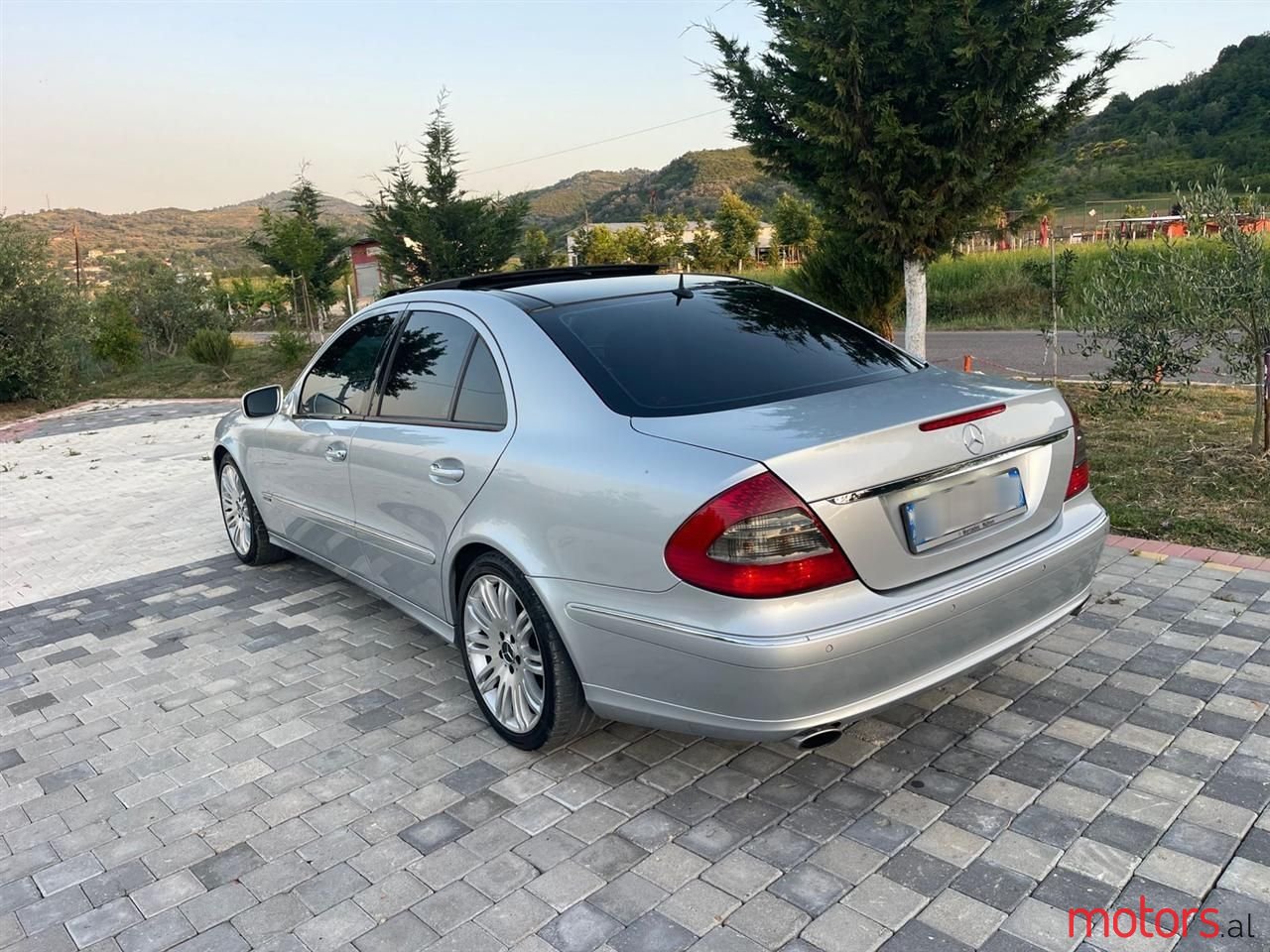 2008' Mercedes-Benz 320 photo #3