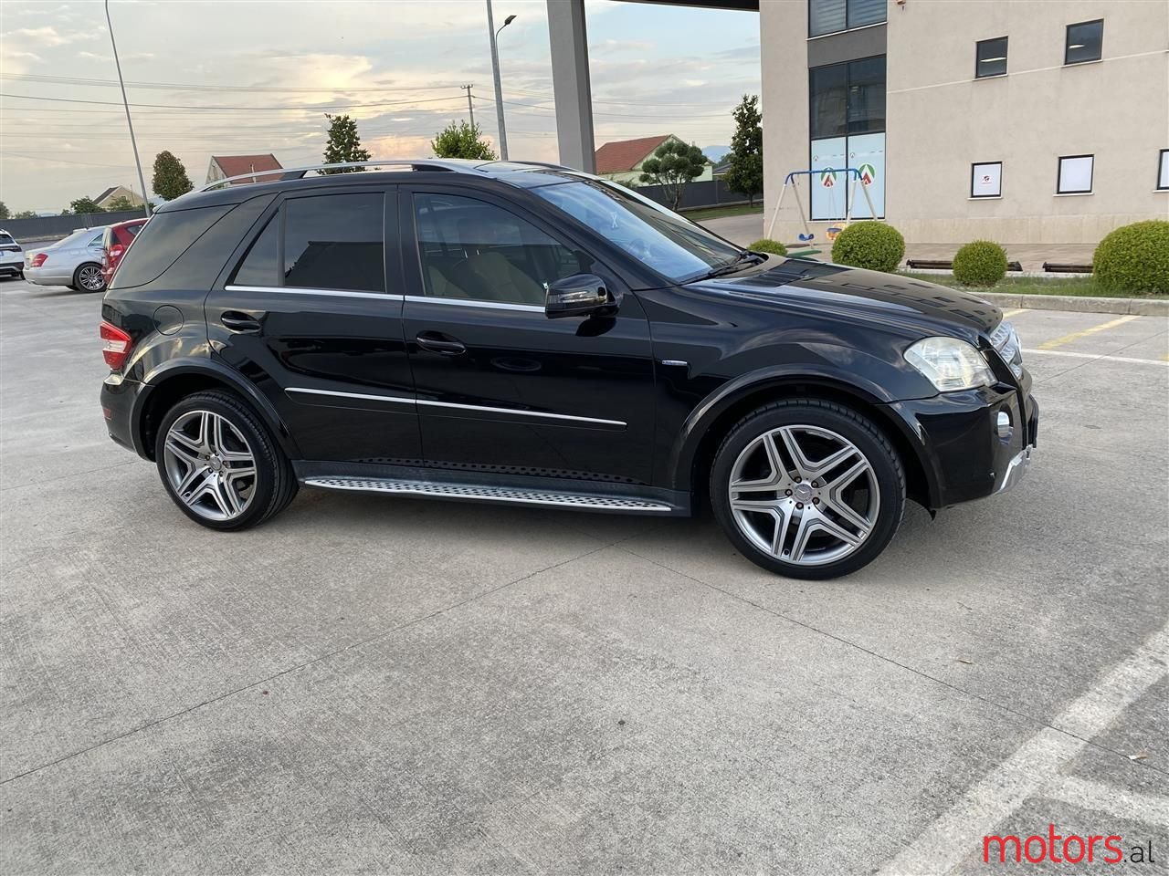 2010' Mercedes-Benz ML 300 photo #5