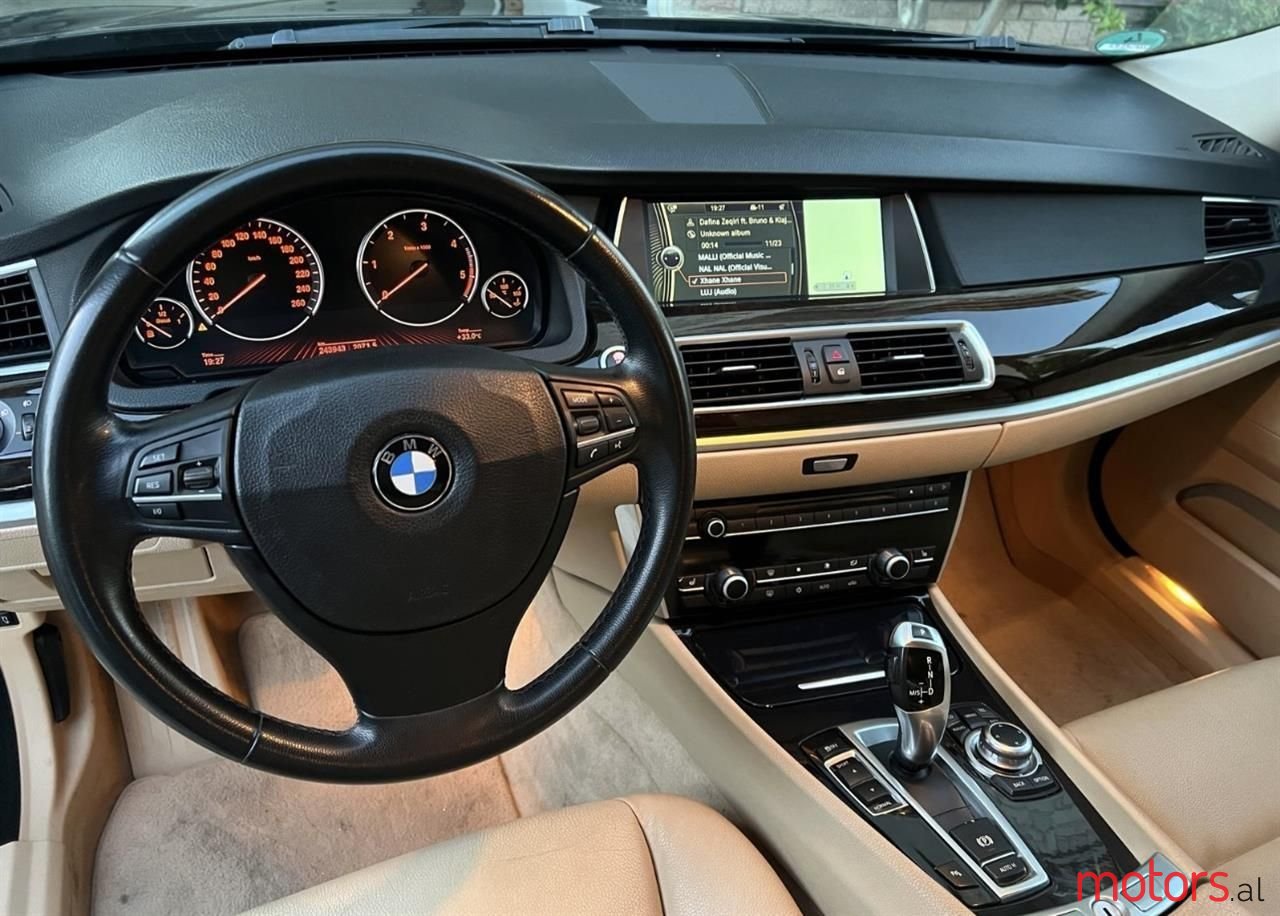 2010' BMW 530 photo #6