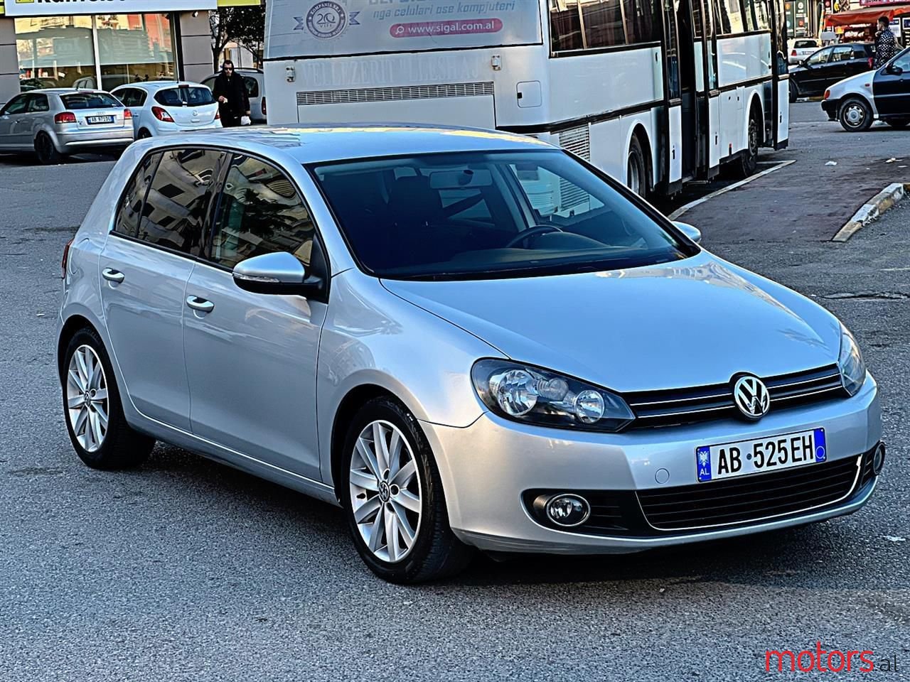 2010' Volkswagen Golf photo #1
