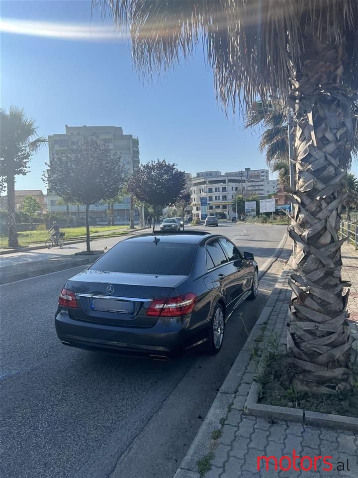 2010' Mercedes-Benz E 350 photo #2