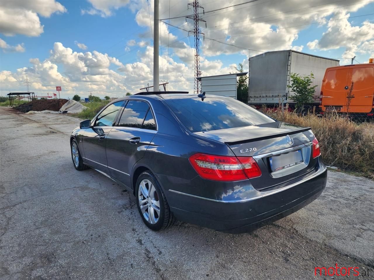 2011' Mercedes-Benz E 220 photo #5