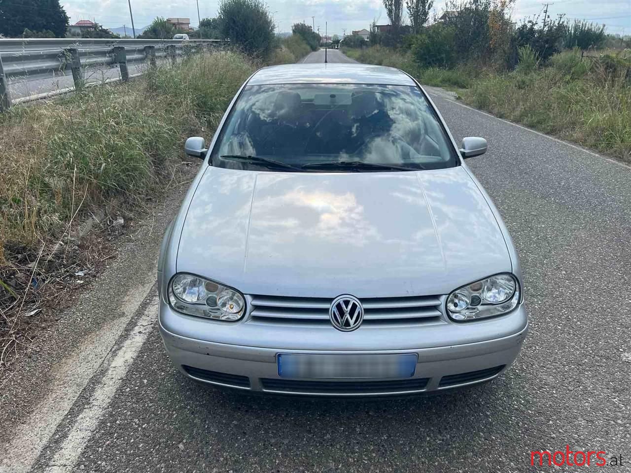 2002' Volkswagen Golf photo #2