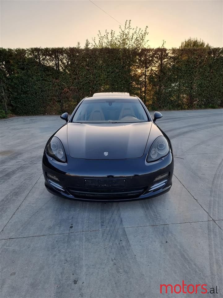 2011' Porsche Panamera photo #2