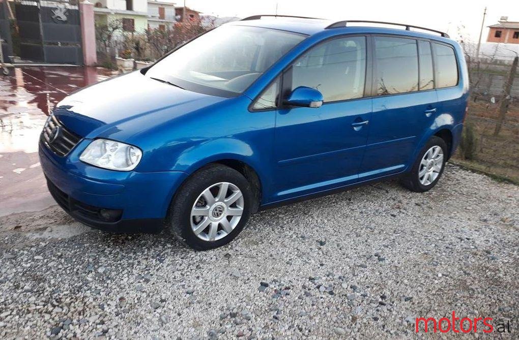 2004' Volkswagen Touran photo #1