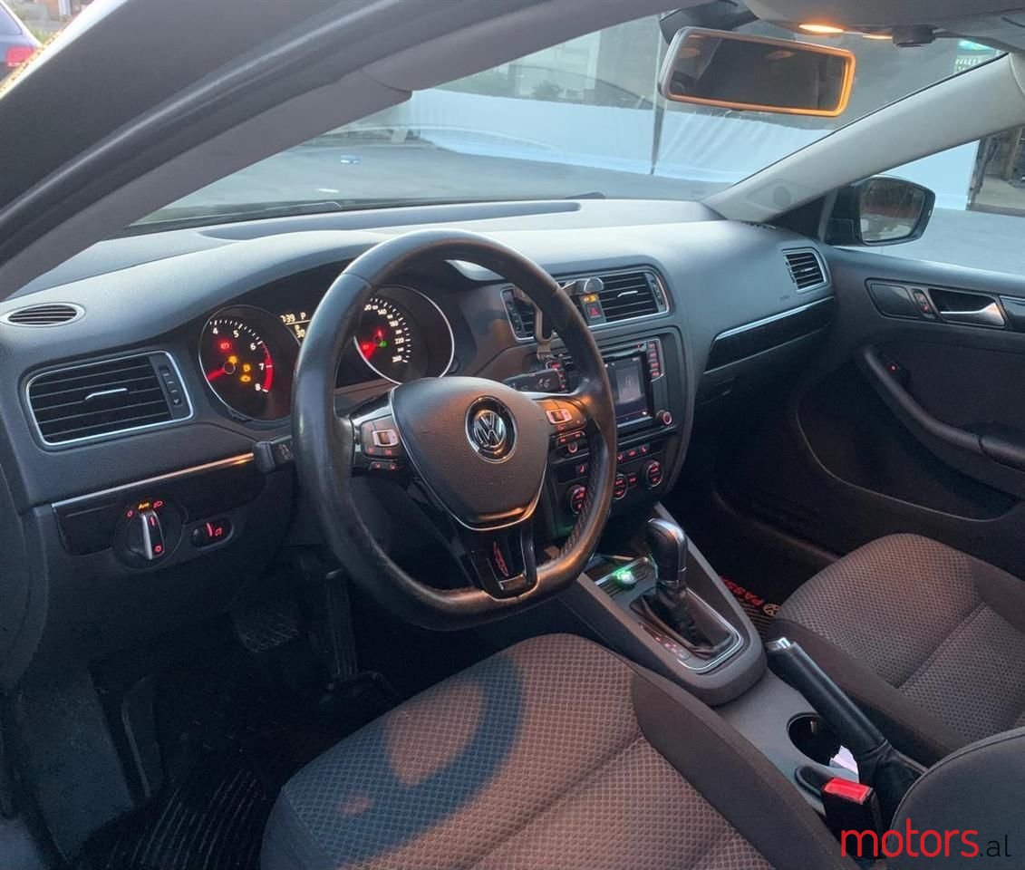 2017' Volkswagen Jetta photo #4