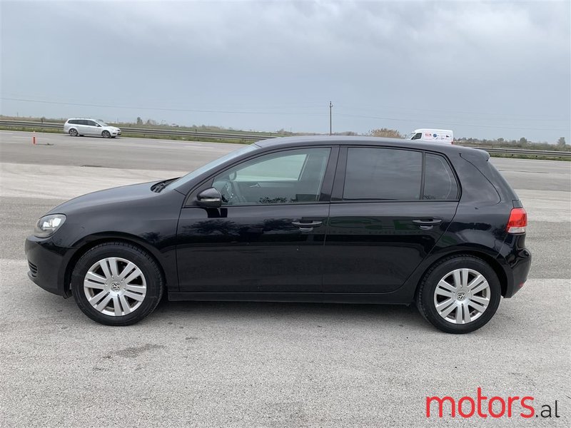 2009' Volkswagen Golf photo #1