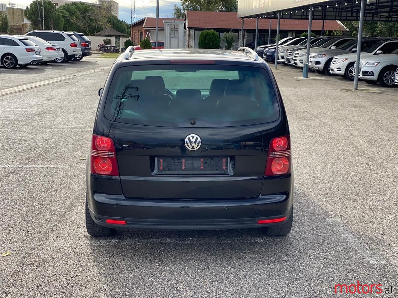 2008' Volkswagen Touran photo #5