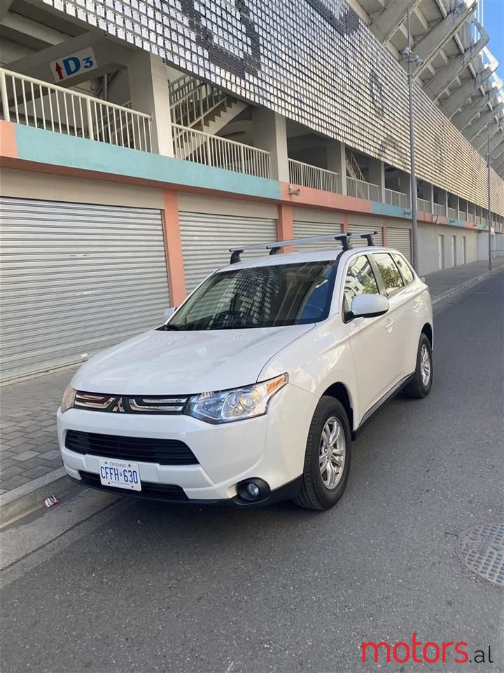 2014' Mitsubishi Outlander photo #1