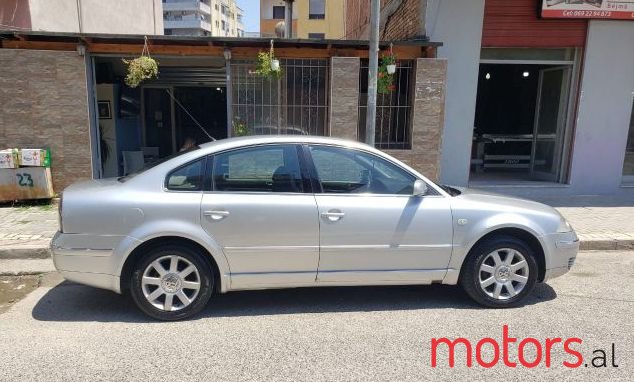 2001' Volkswagen Passat photo #1