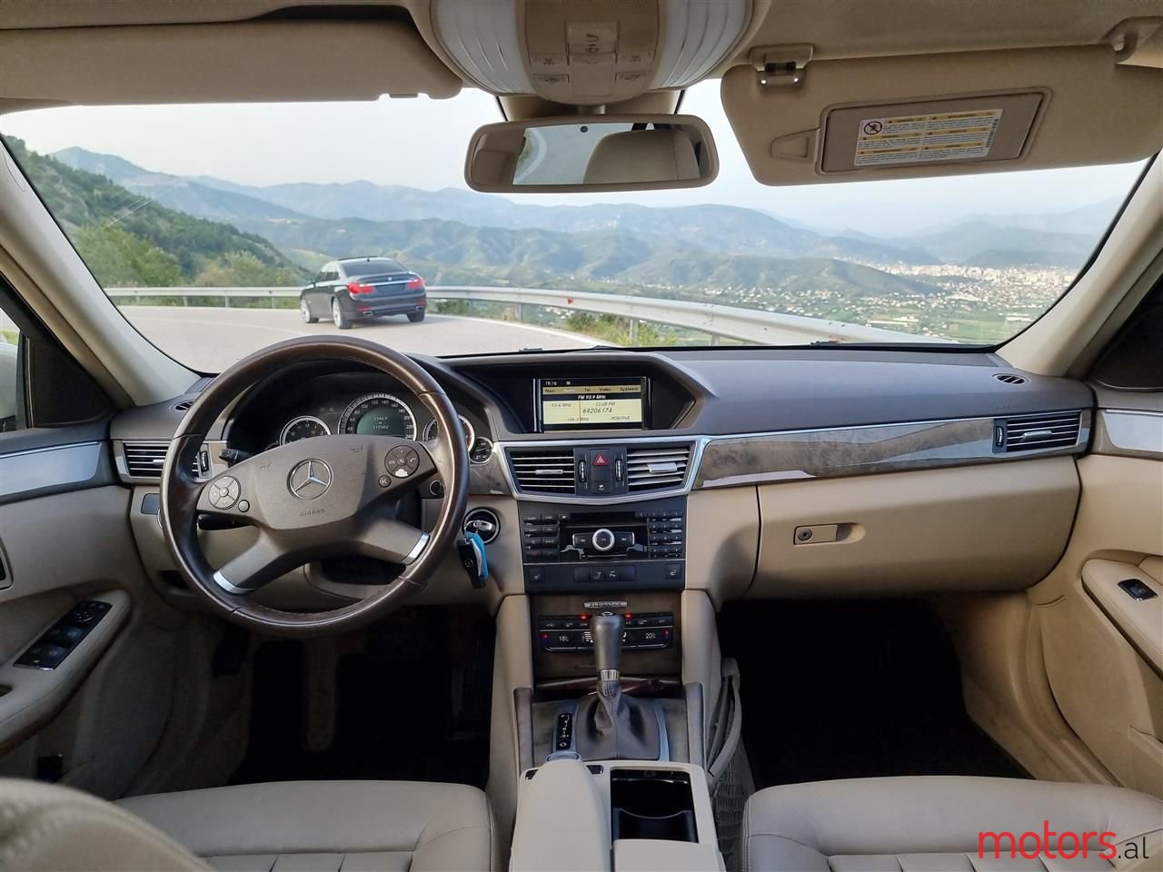 2010' Mercedes-Benz E 220 photo #5