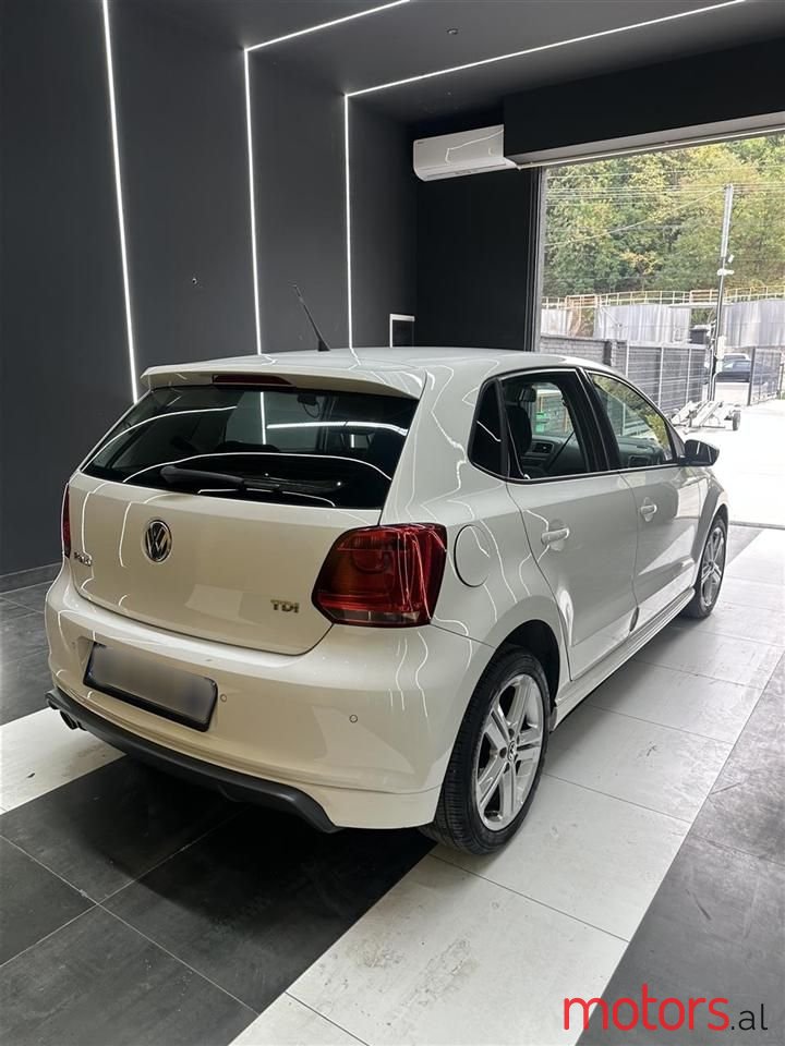 2014' Volkswagen Polo photo #4