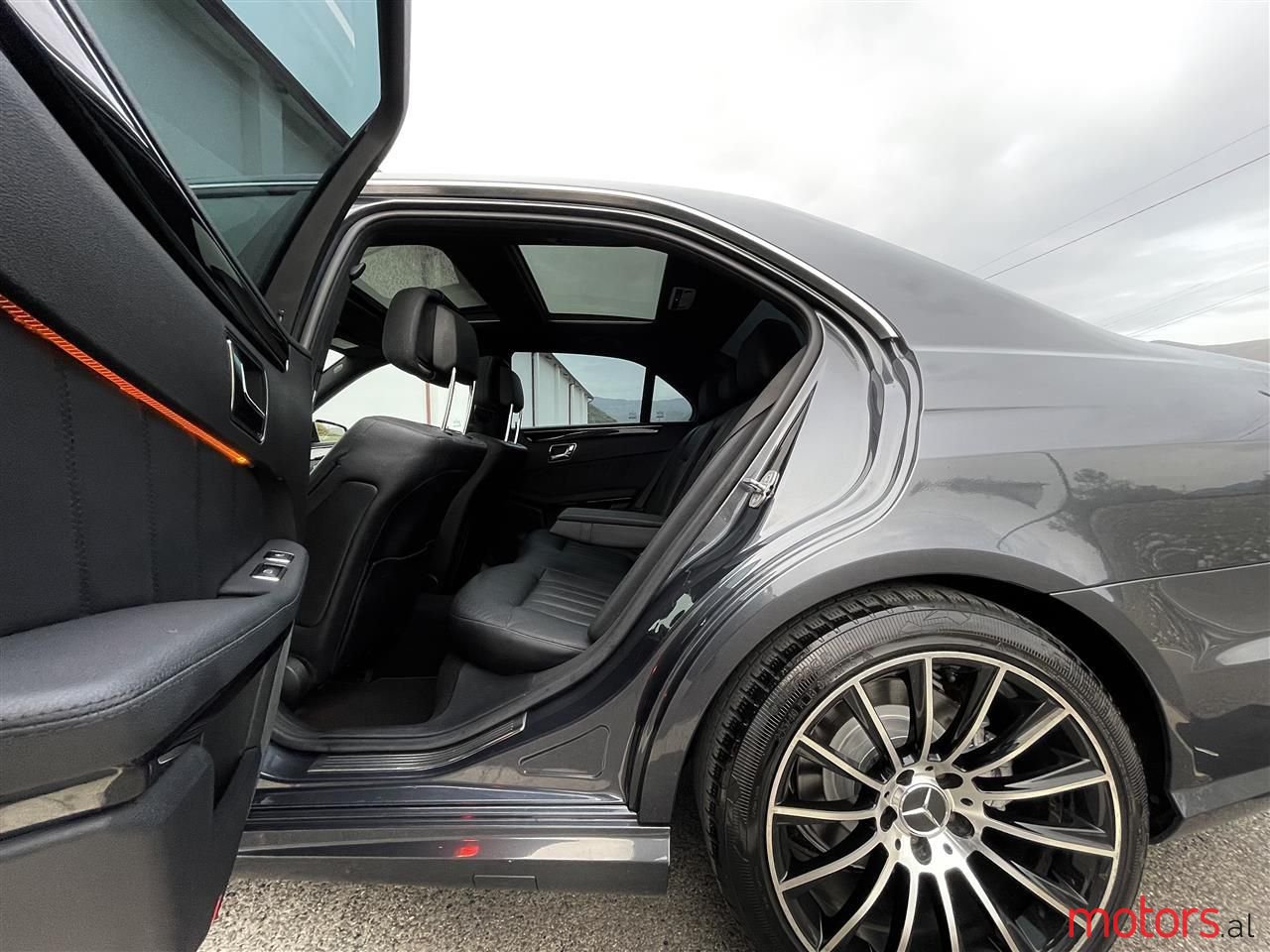 2012' Mercedes-Benz E 55 Amg photo #3