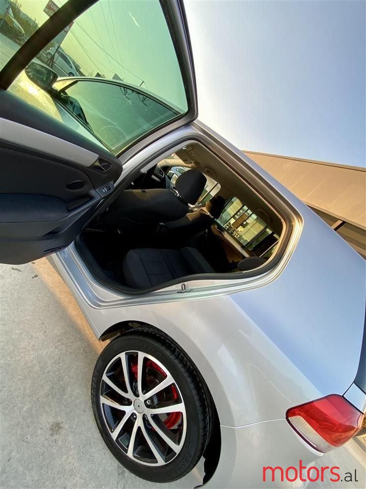 2010' Volkswagen Golf photo #3