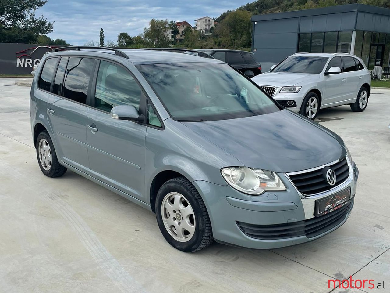 2007' Volkswagen Touran photo #6