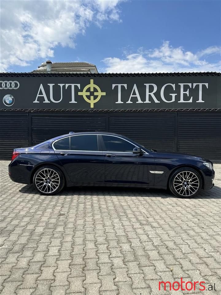 2013' BMW 740 photo #2