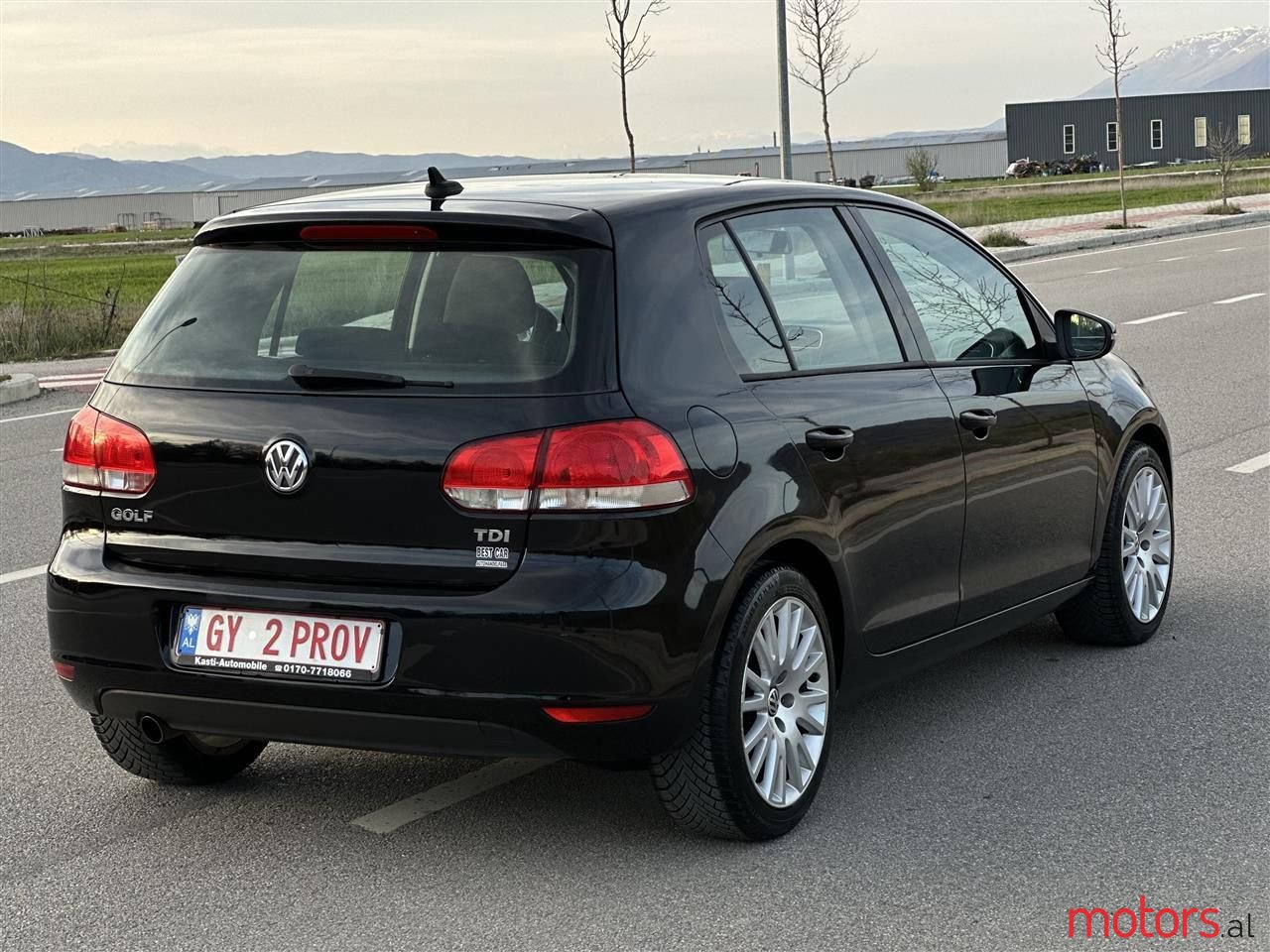 2011' Volkswagen Golf photo #3
