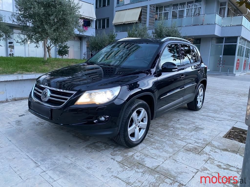 2011' Volkswagen Tiguan photo #1