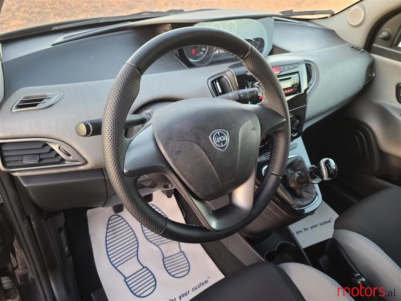 2014' Lancia Ypsilon photo #4