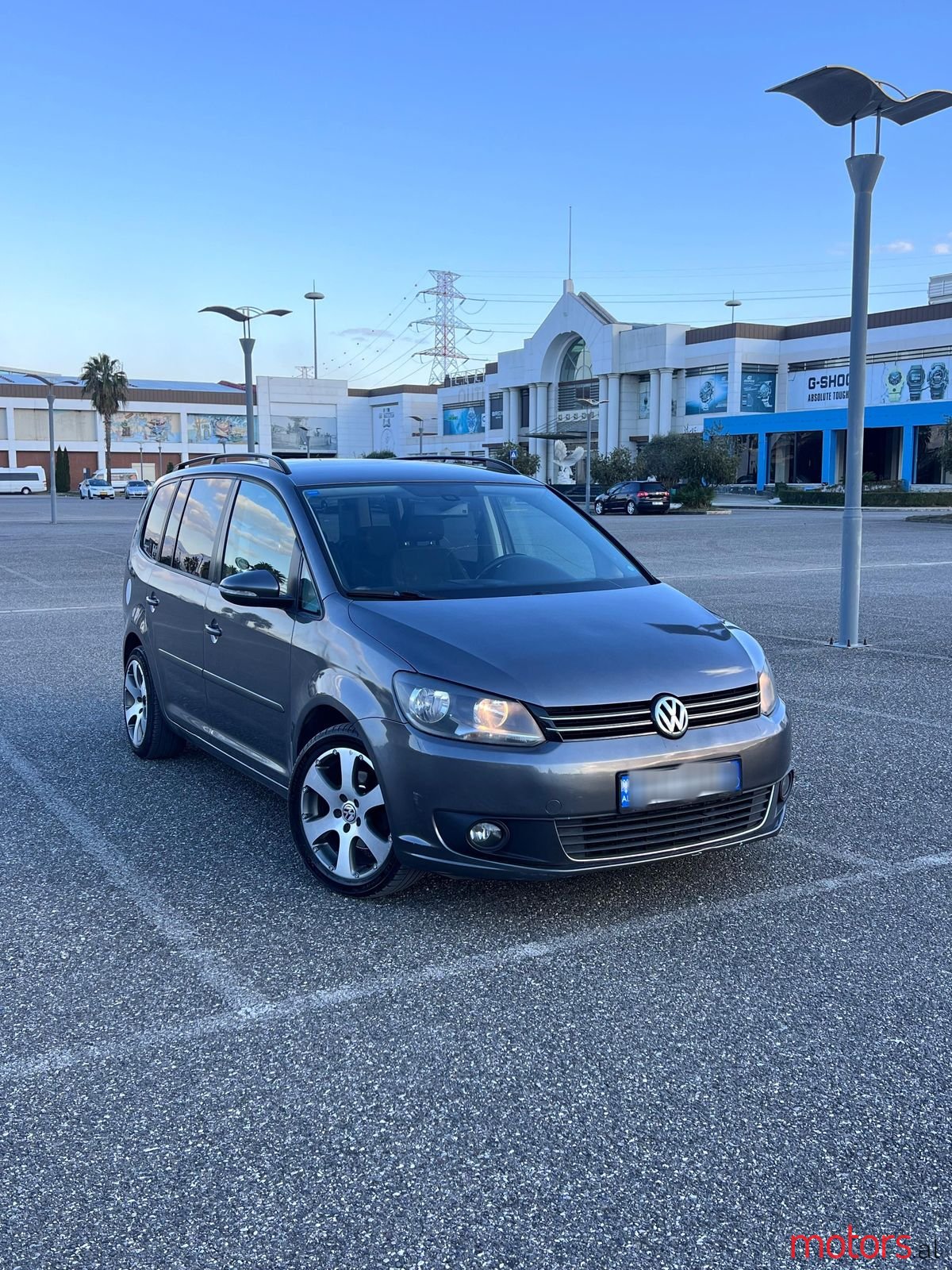 2011' Volkswagen Touran photo #2