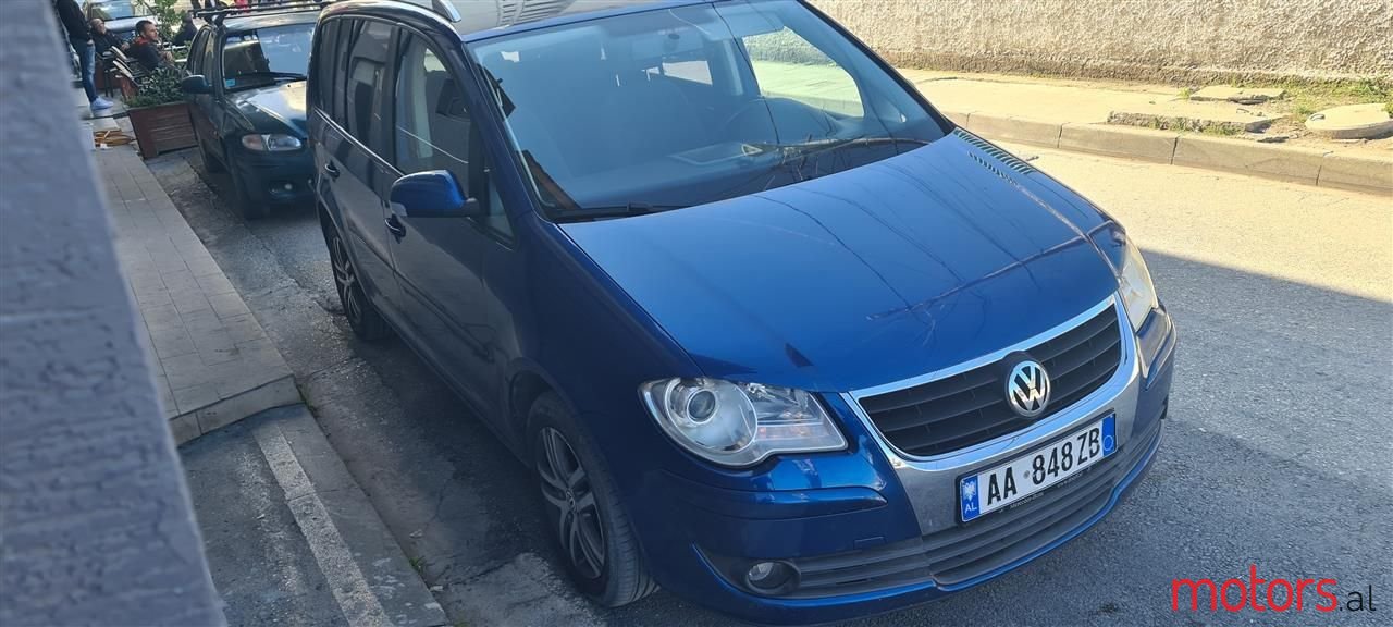 2007' Volkswagen Touran photo #2