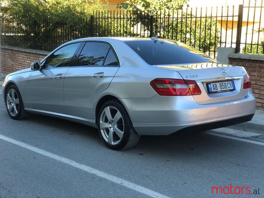 2012' Mercedes-Benz E 200 photo #4