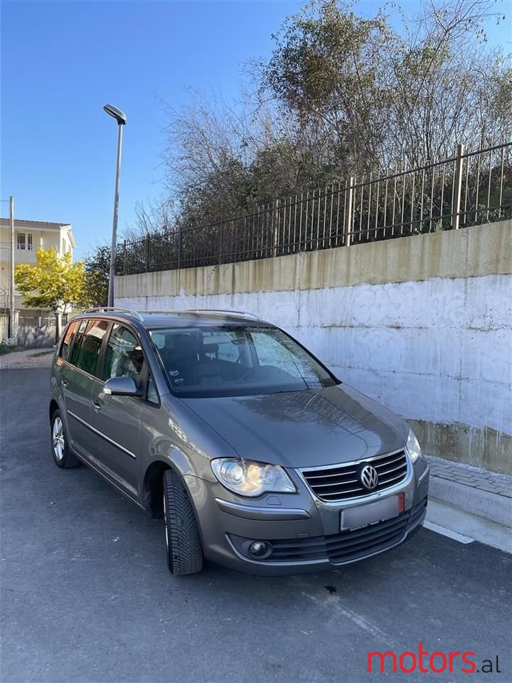 2007' Volkswagen Touran photo #4