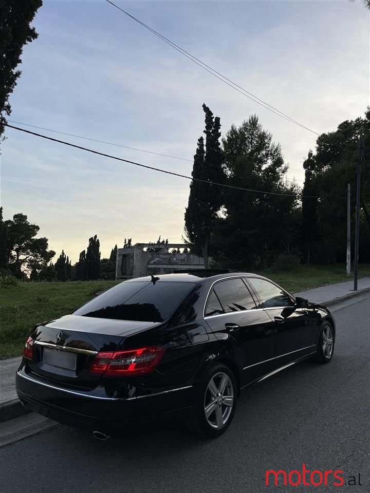 2011' Mercedes-Benz E 350 photo #6