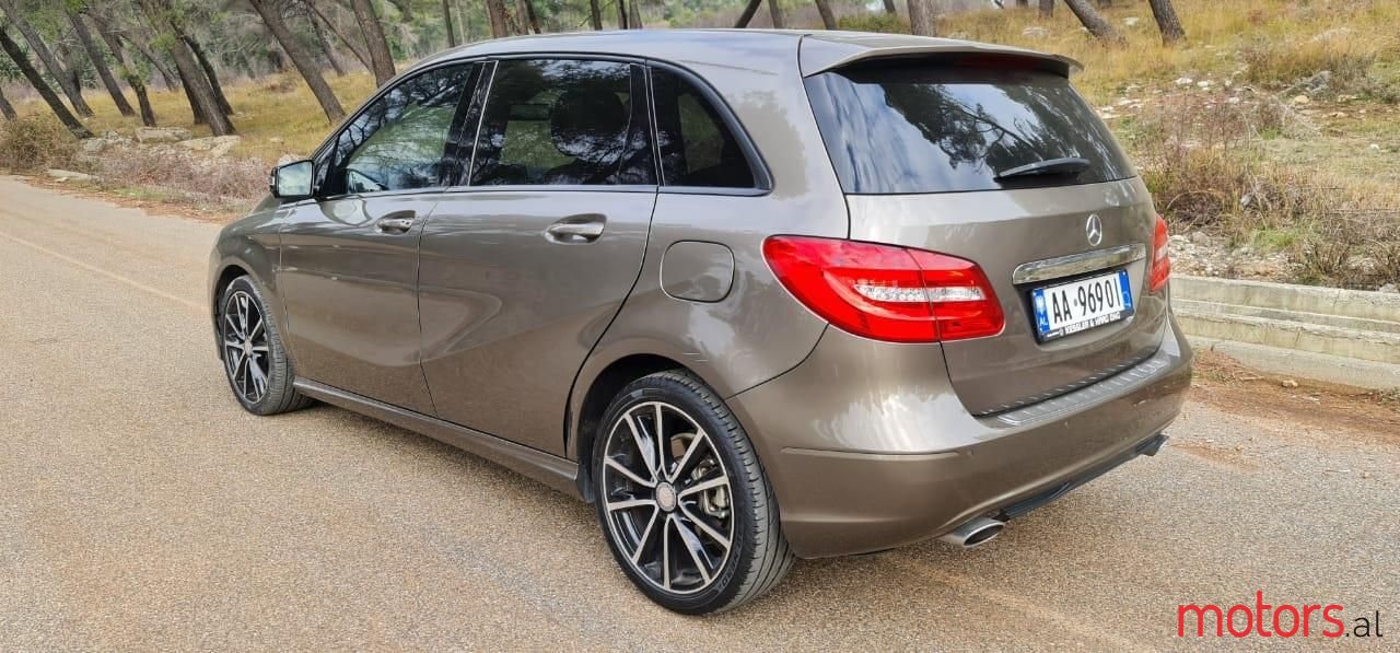 2012' Mercedes-Benz B 200 photo #4