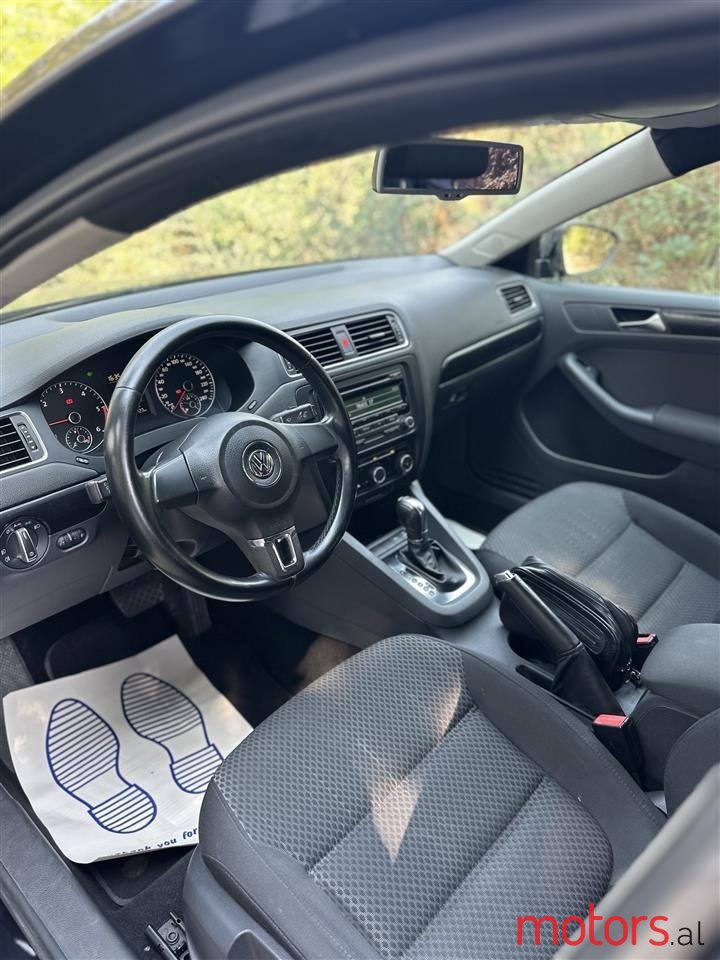 2012' Volkswagen Jetta photo #6