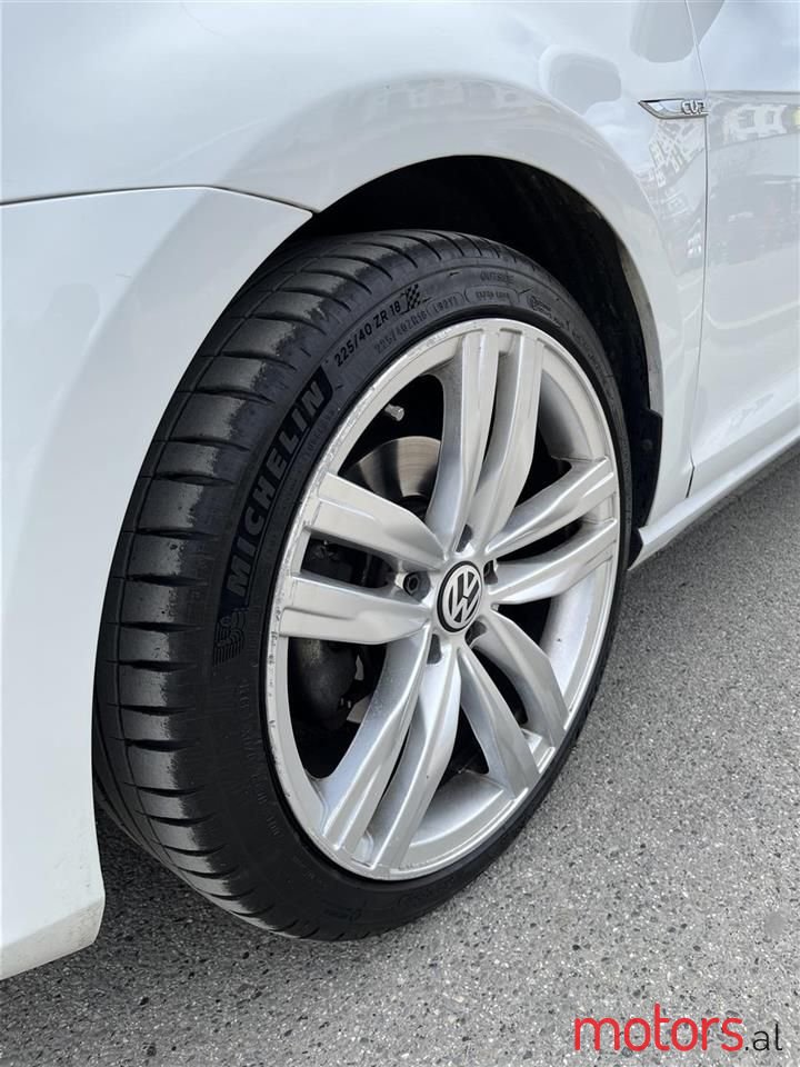 2013' Volkswagen Golf photo #4