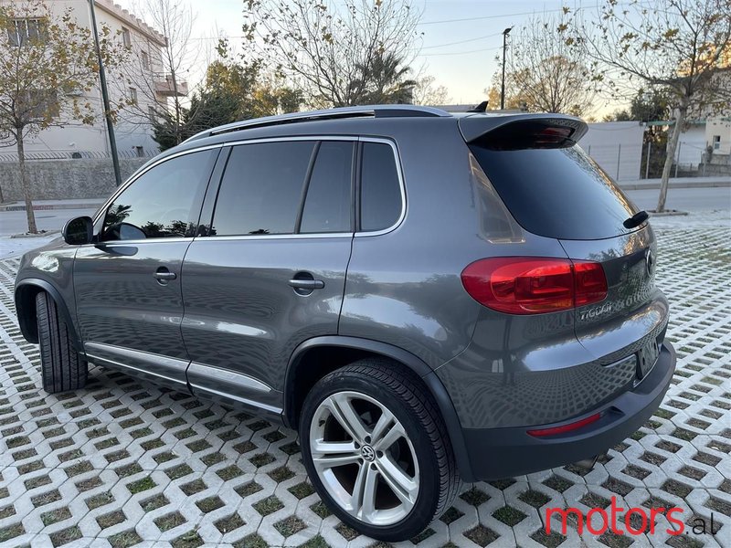 2014' Volkswagen Tiguan photo #2