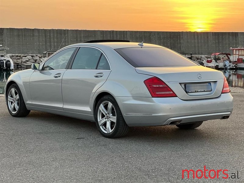 2010' Mercedes-Benz S 550 photo #4