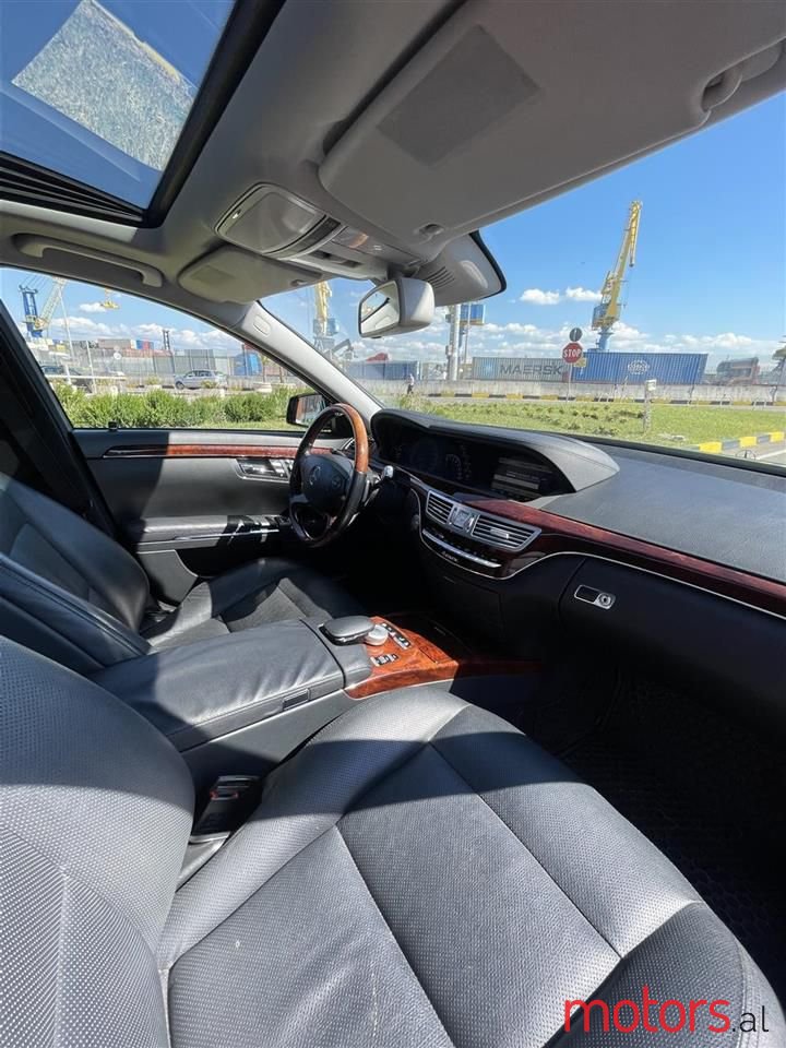 2010' Mercedes-Benz S 550 photo #3