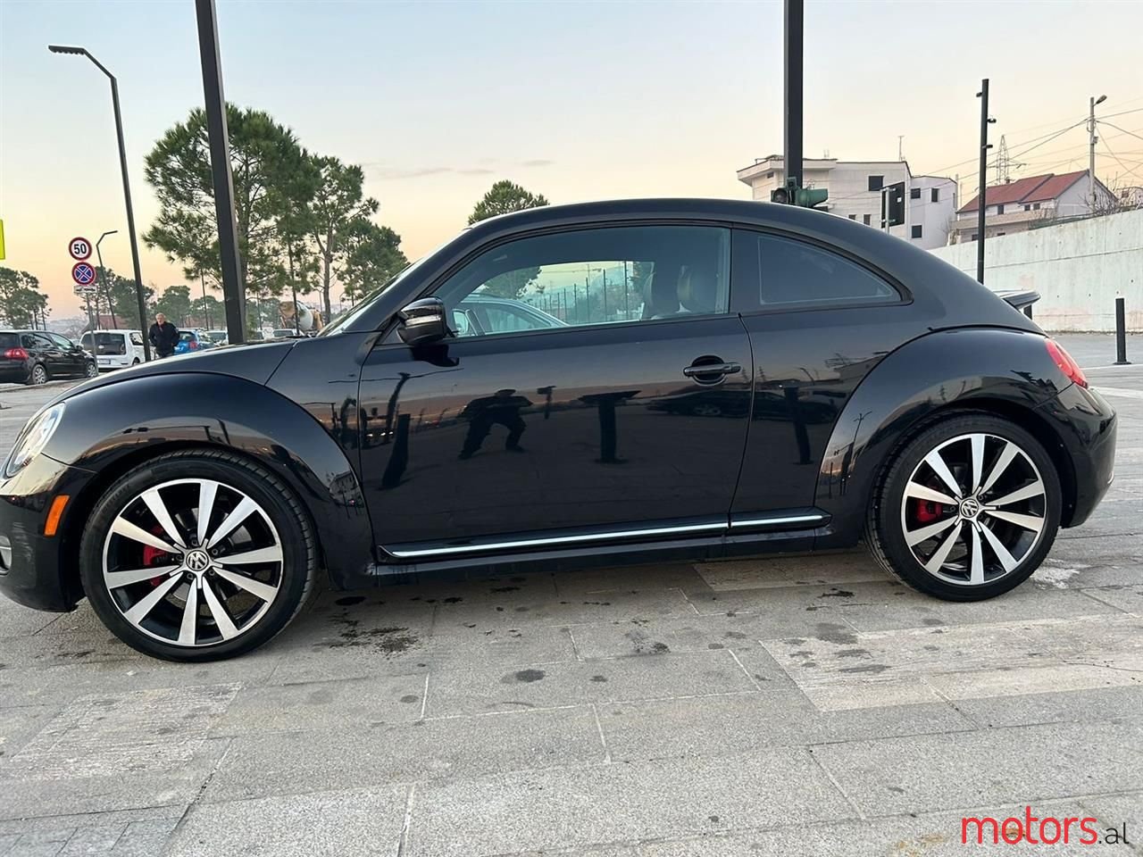 2011' Volkswagen Beetle photo #3