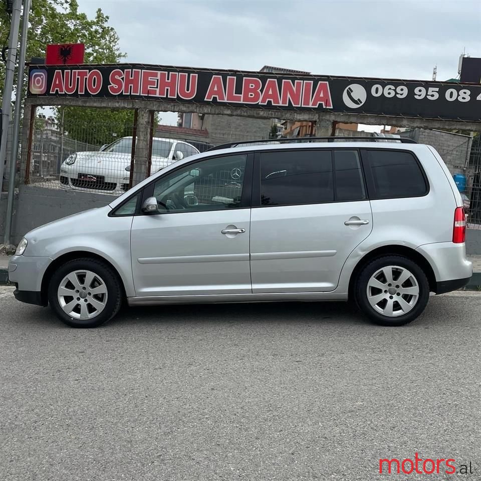 2005' Volkswagen Touran photo #3