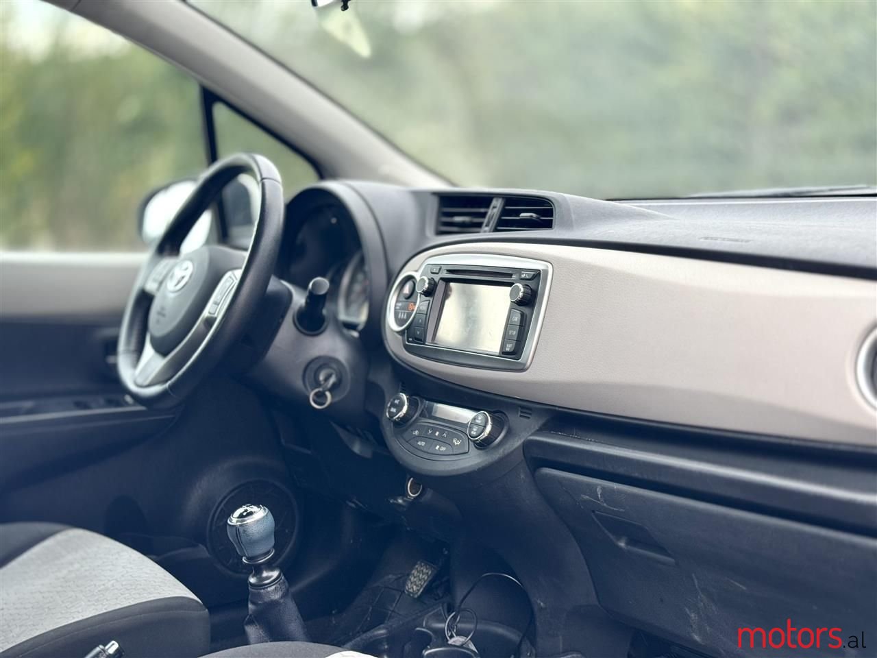 2012' Toyota Yaris photo #5