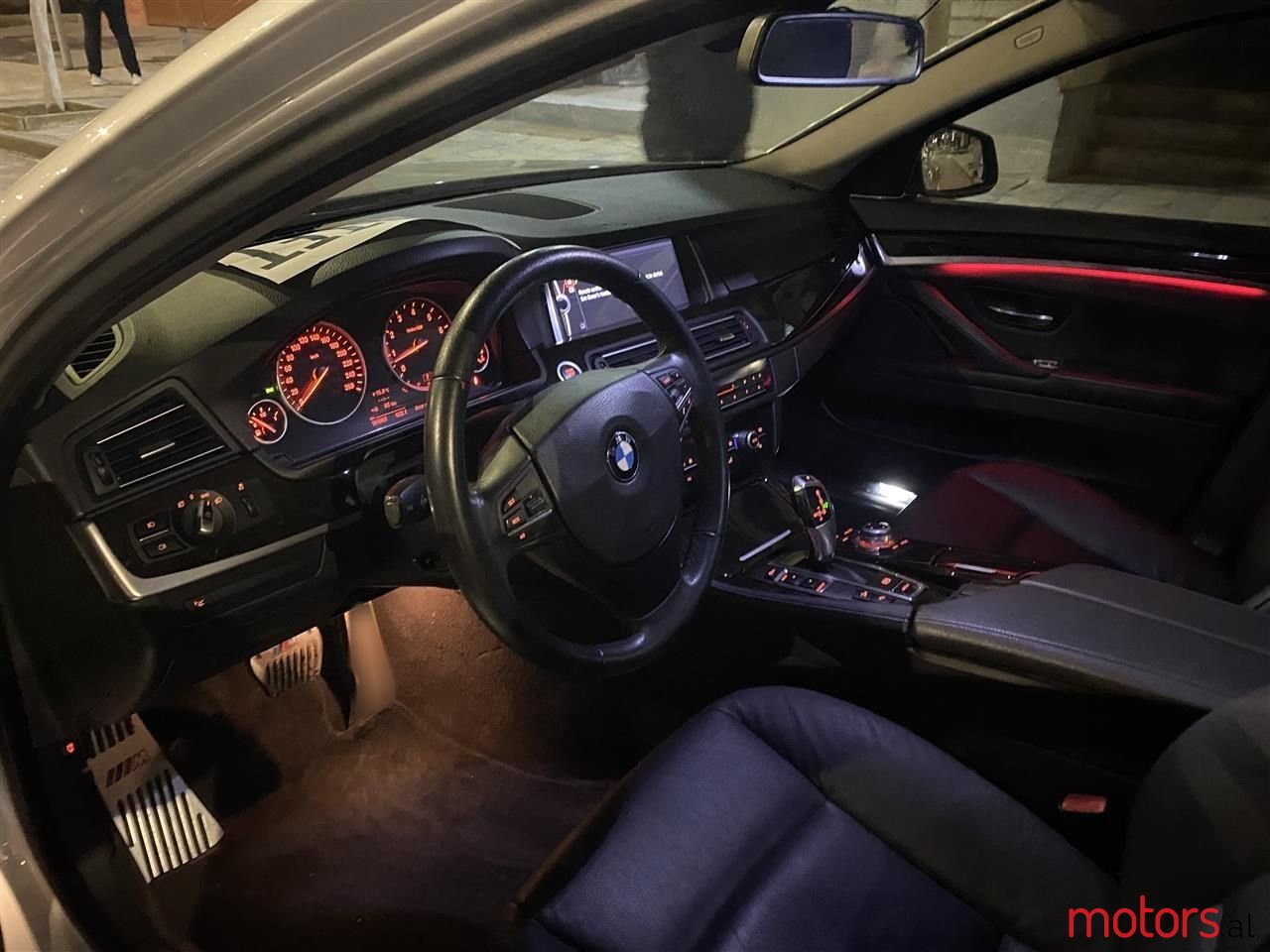 2011' BMW 528 photo #4