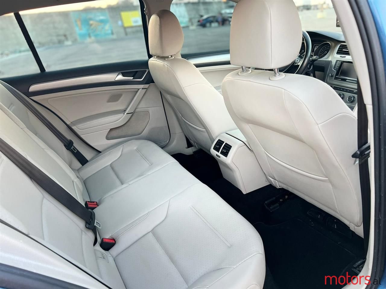 2015' Volkswagen Golf photo #6