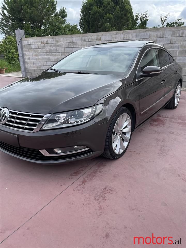 2013' Volkswagen Passat photo #2