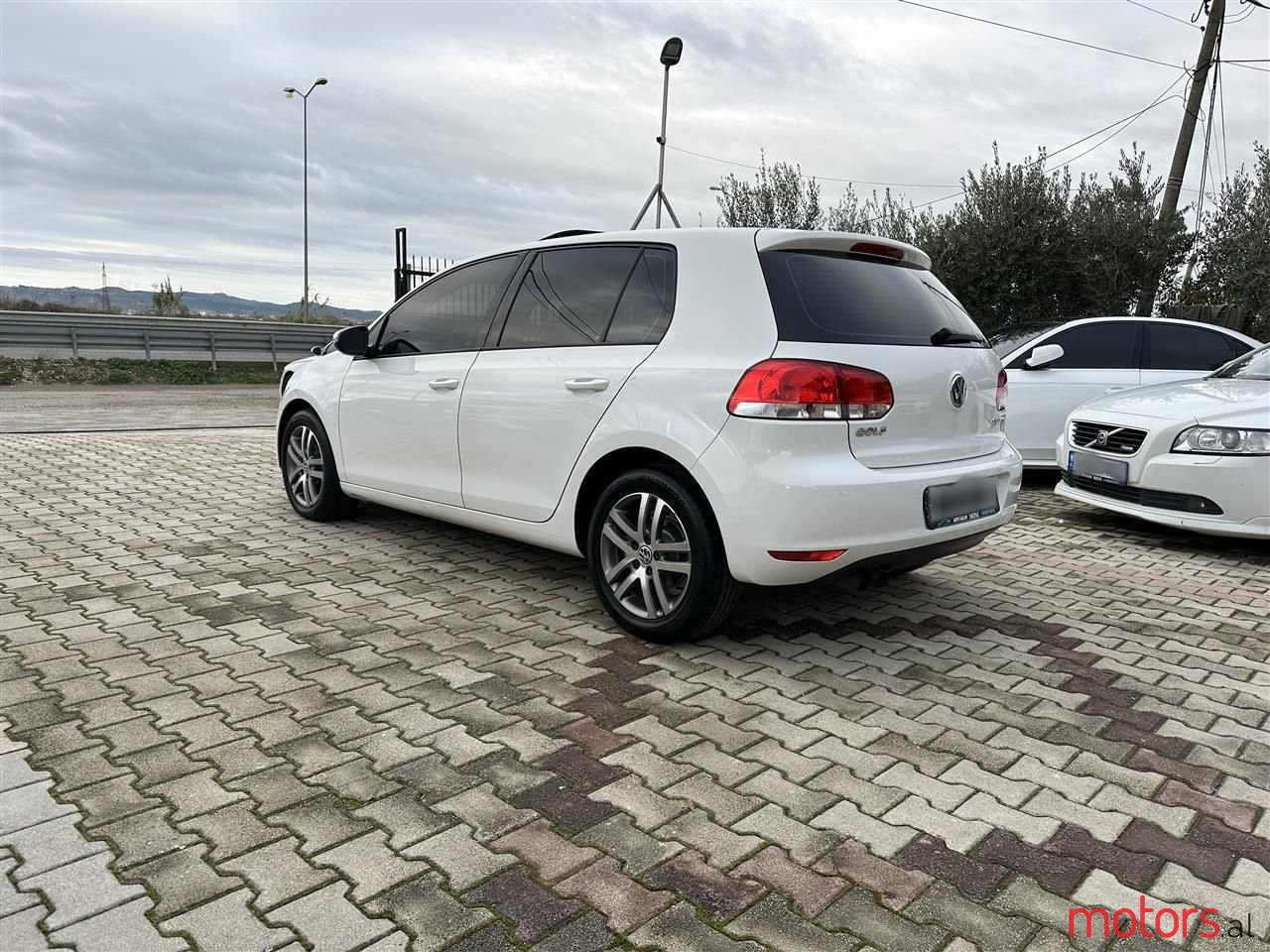 2010' Volkswagen Golf photo #2