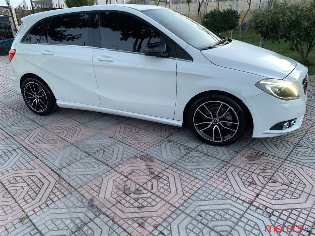 2013' Mercedes-Benz B 200 photo #6