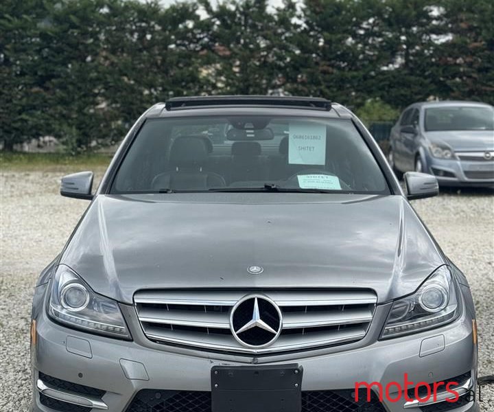 2012' Mercedes-Benz C 300 photo #2